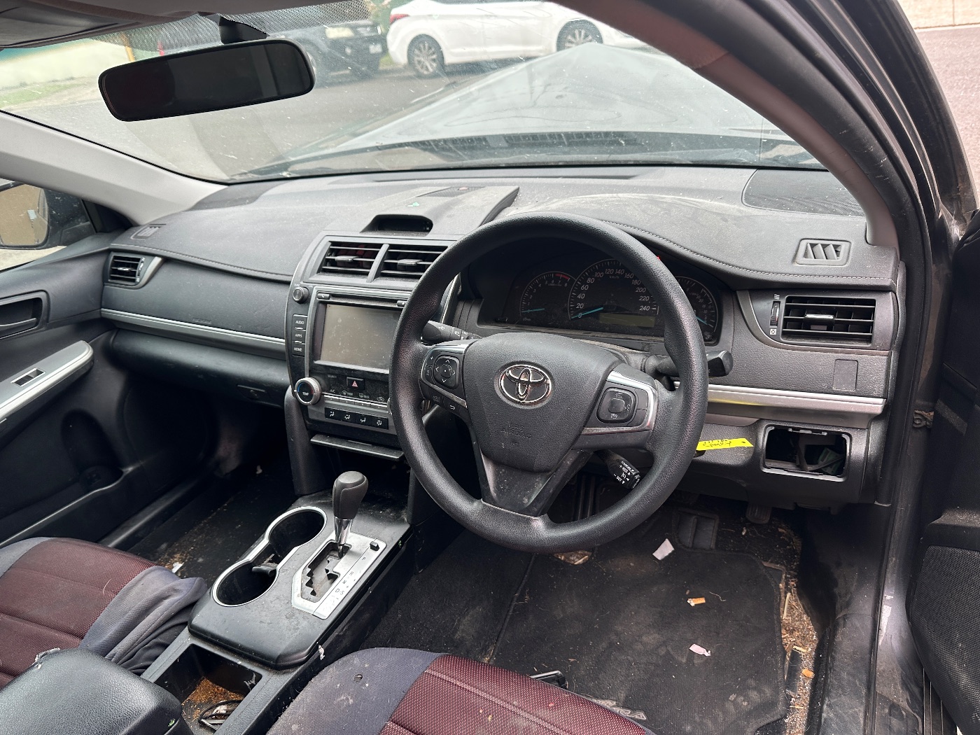 2017 toyota camry non hybrid with 86ks on cluster, photo 4