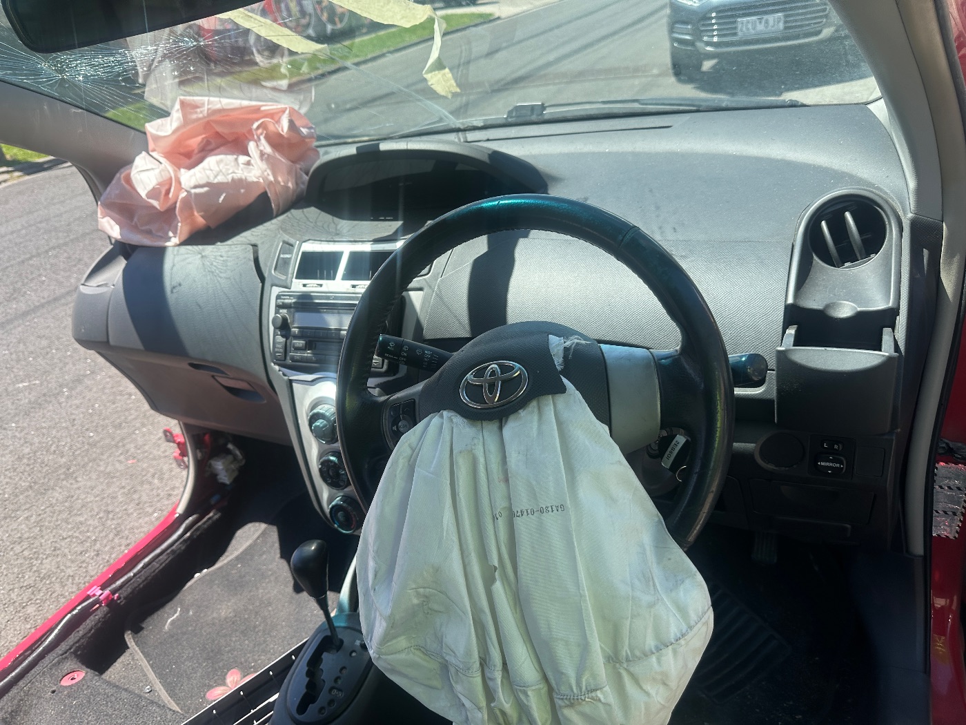 Wrecking Toyota yaris 2007 only for parts, photo 5